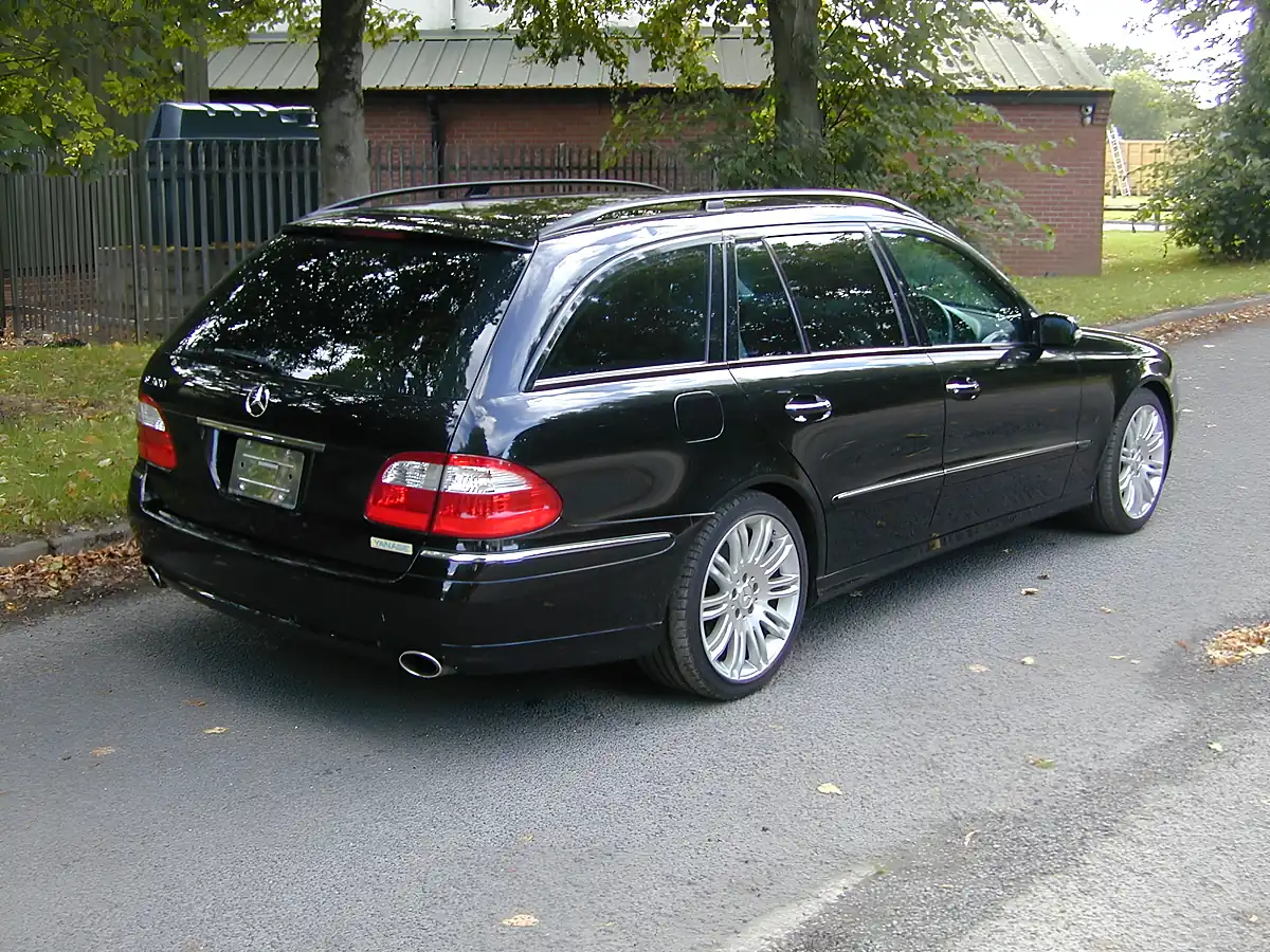 Used 2006 Mercedes-Benz E Class Estate Black - Interior and Exterior details 3