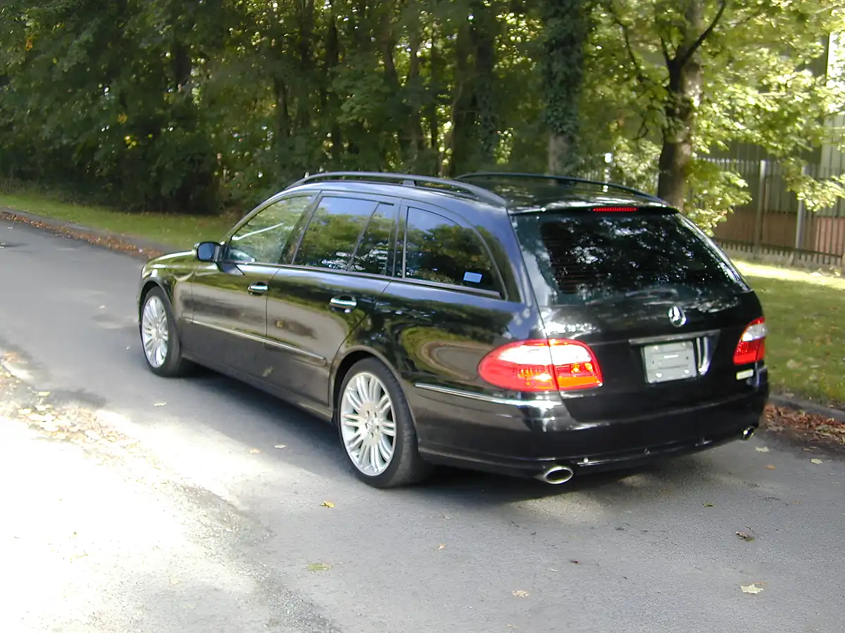 Used 2006 Mercedes-Benz E Class Estate Black - Interior and Exterior details 6