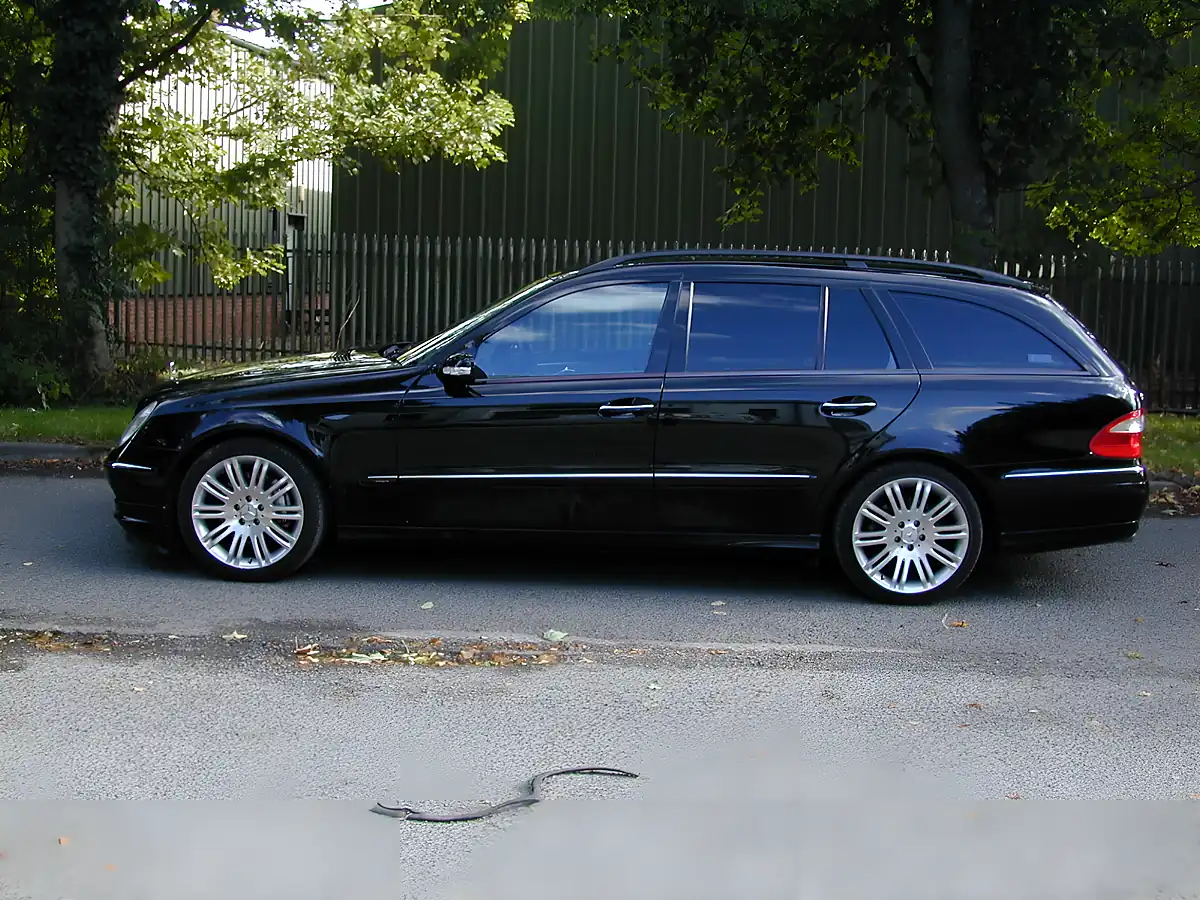Used 2006 Mercedes-Benz E Class Estate Black - Interior and Exterior details 7