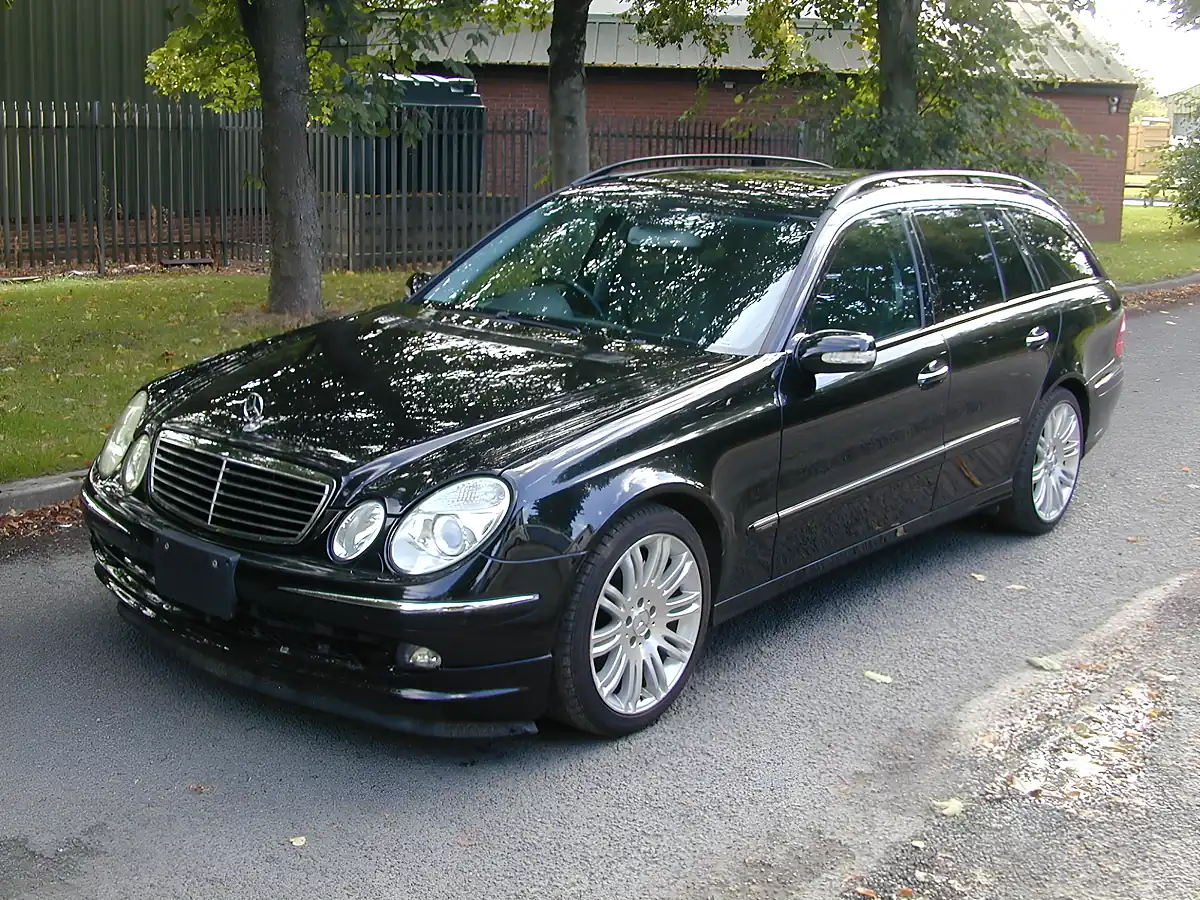 Used 2006 Mercedes-Benz E Class Estate Black - Interior and Exterior details 8