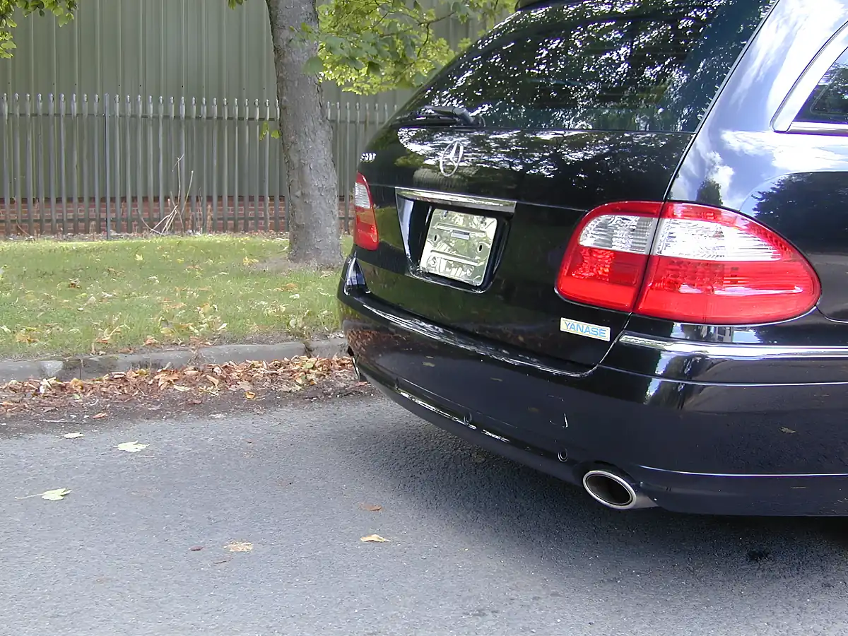Used 2006 Mercedes-Benz E Class Estate Black - Interior and Exterior details 9