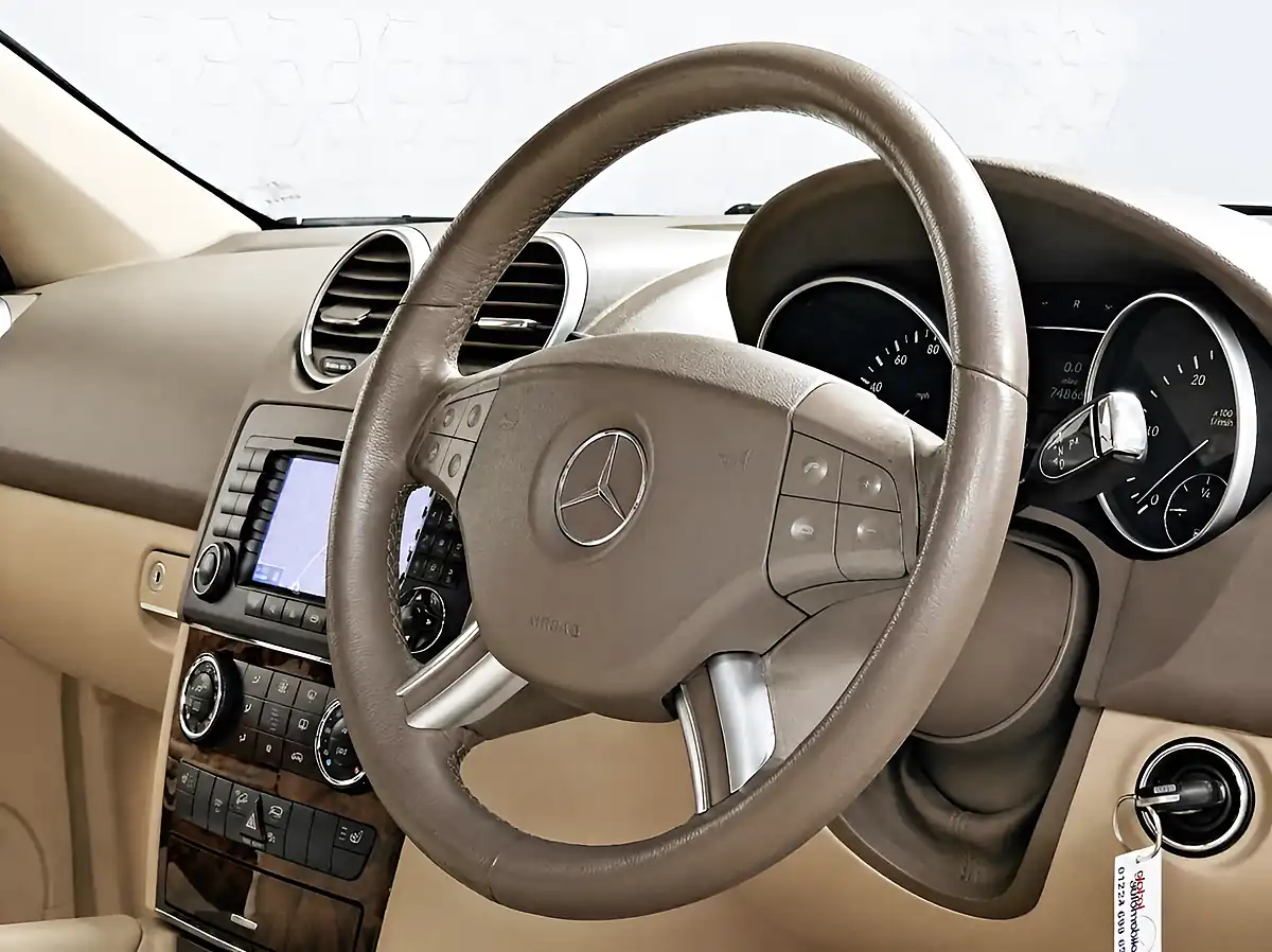 Used 2006 Mercedes-Benz M-Class Se Andradite Green - Interior and Exterior details 16