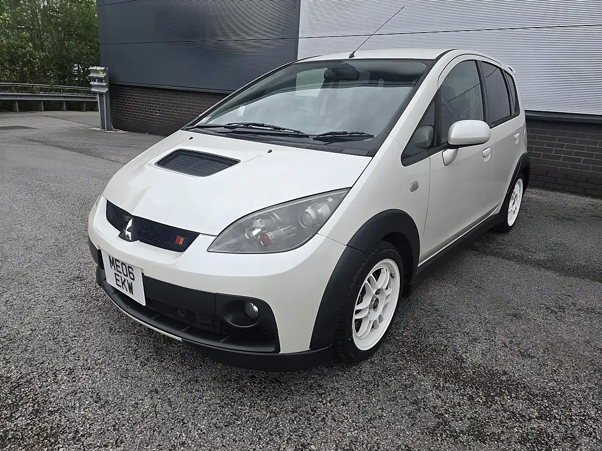 Used 2006 Mitsubishi Colt Version R White - Interior and Exterior details 4