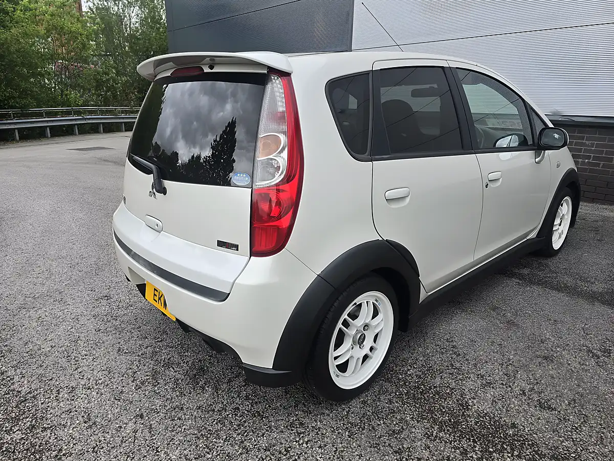 Used 2006 Mitsubishi Colt Version R White - Interior and Exterior details 8