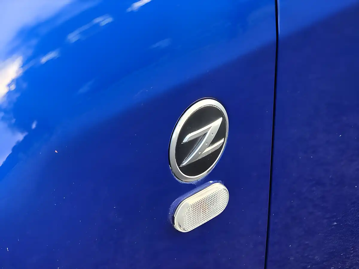 Used 2006 Nissan 350Z GT Blue - Interior and Exterior details 12