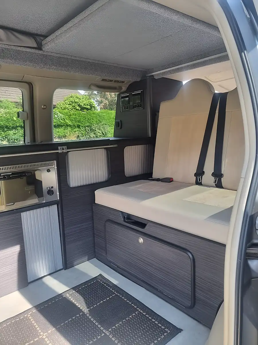Used 2006 Nissan Elgrand Camper Silver - Interior and Exterior details 19