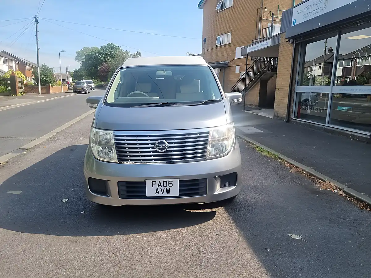 Used 2006 Nissan Elgrand Camper Silver - Interior and Exterior details 4