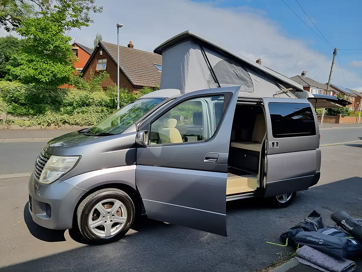 Used 2006 Nissan Elgrand Camper Silver - Interior and Exterior details 8