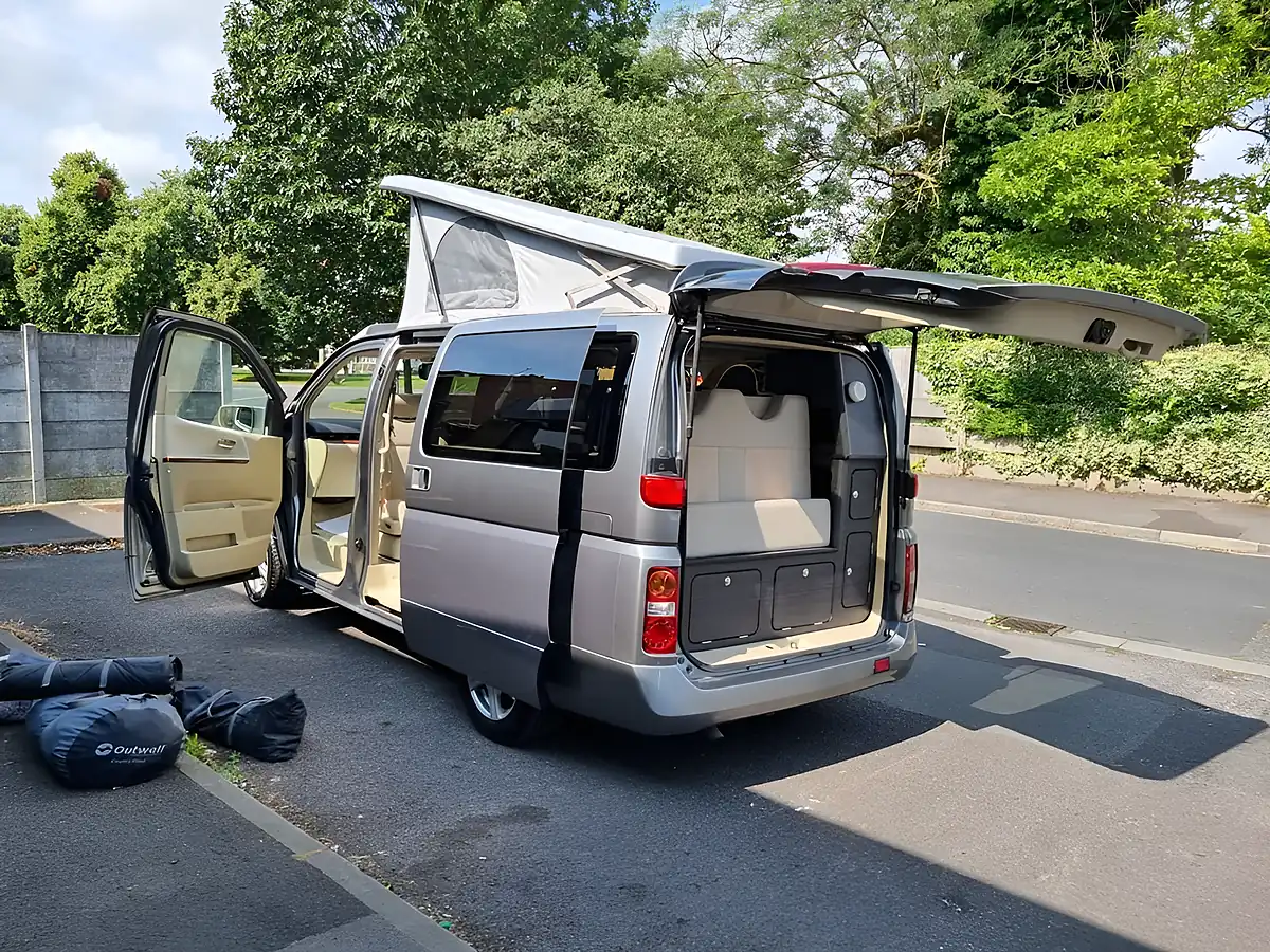 Used 2006 Nissan Elgrand Camper Silver - Interior and Exterior details 9