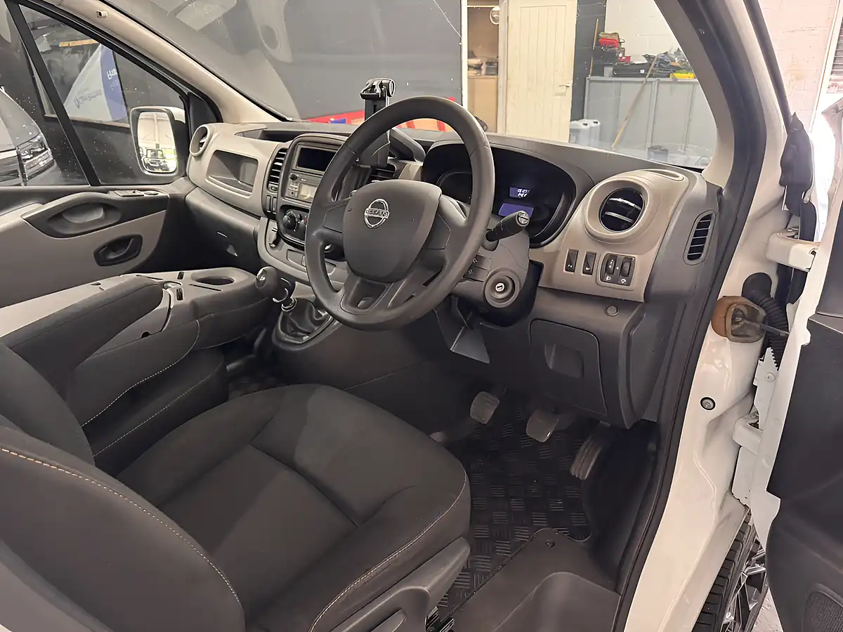 Used 2006 Nissan NV300 Tekna L1H2 White - Interior and Exterior details 10