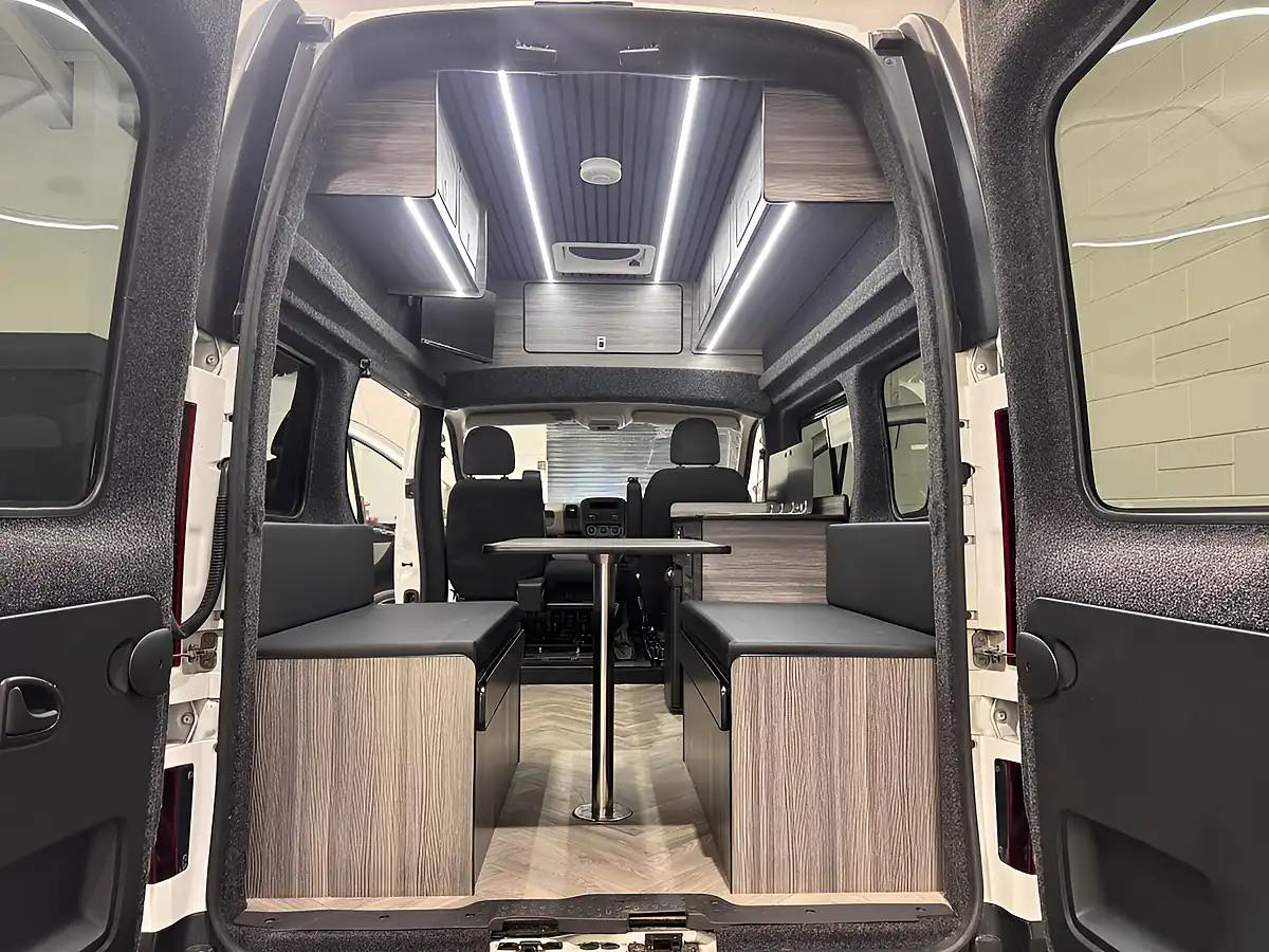 Used 2006 Nissan NV300 Tekna L1H2 White - Interior and Exterior details 7