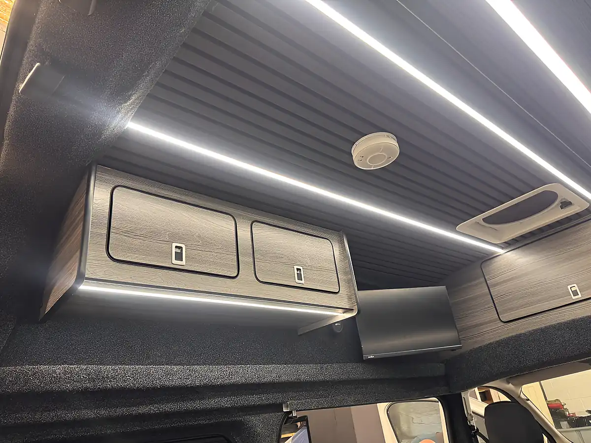 Used 2006 Nissan NV300 Tekna L1H2 White - Interior and Exterior details 8
