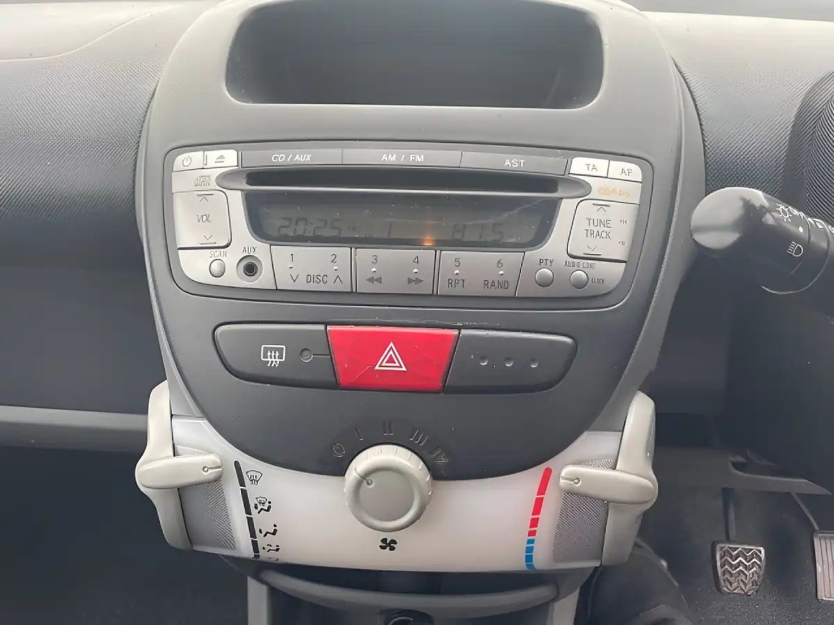 Used 2006 Peugeot 107 Urban Blue - Interior and Exterior details 9