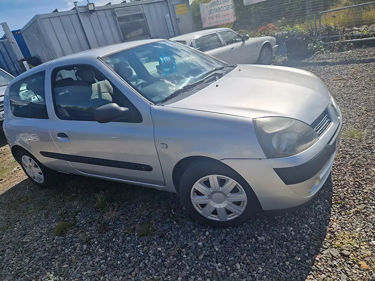 Used 2006 Renault Clio Campus 3dr Silver - Interior and Exterior details 6