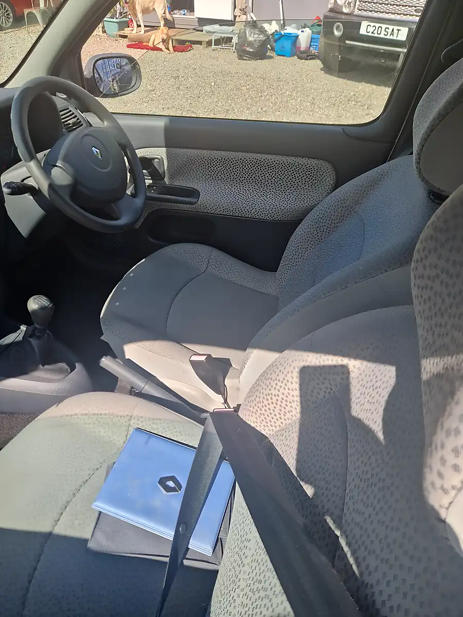 Used 2006 Renault Clio Campus 3dr Silver - Interior and Exterior details 9