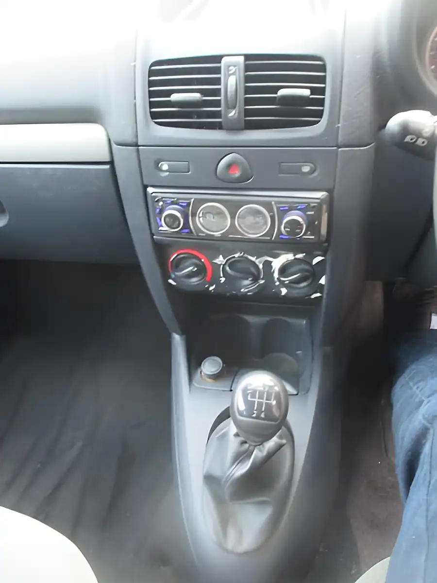 Used 2006 Renault Clio Campus Red - Interior and Exterior details 10