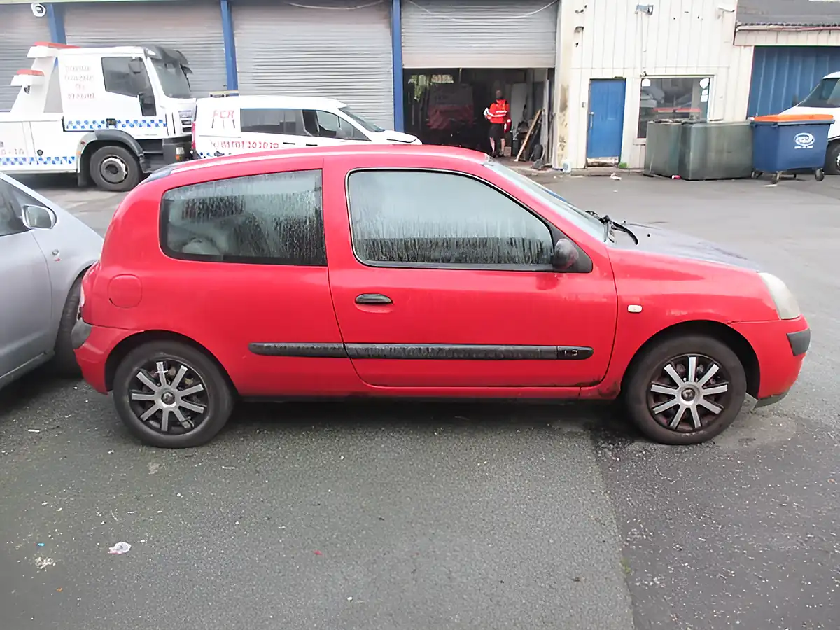 Used 2006 Renault Clio Campus Red - Interior and Exterior details 3