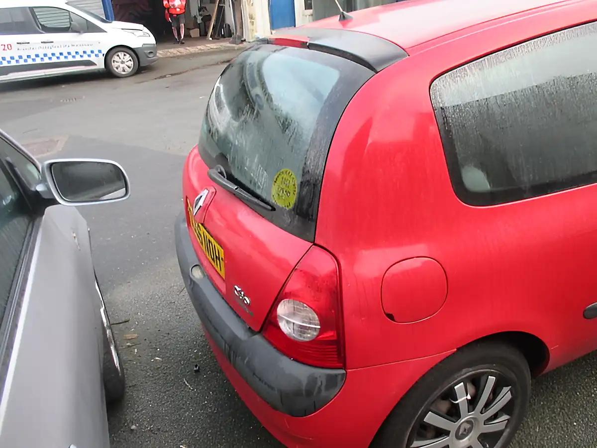 Used 2006 Renault Clio Campus Red - Interior and Exterior details 5
