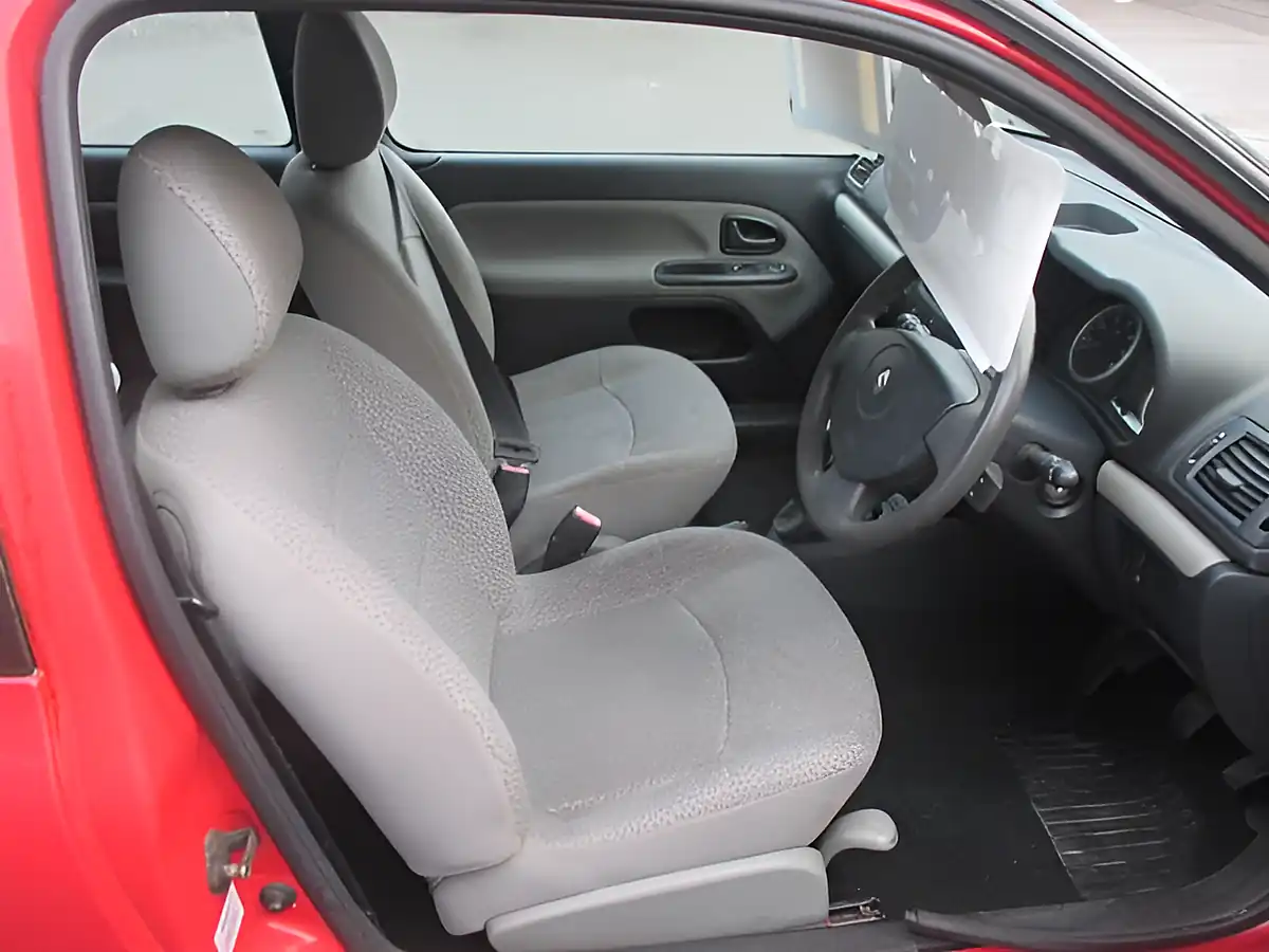 Used 2006 Renault Clio Campus Red - Interior and Exterior details 7