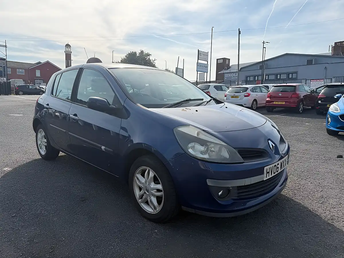 Used 2006 Renault Clio Dynamique Blue - Front View