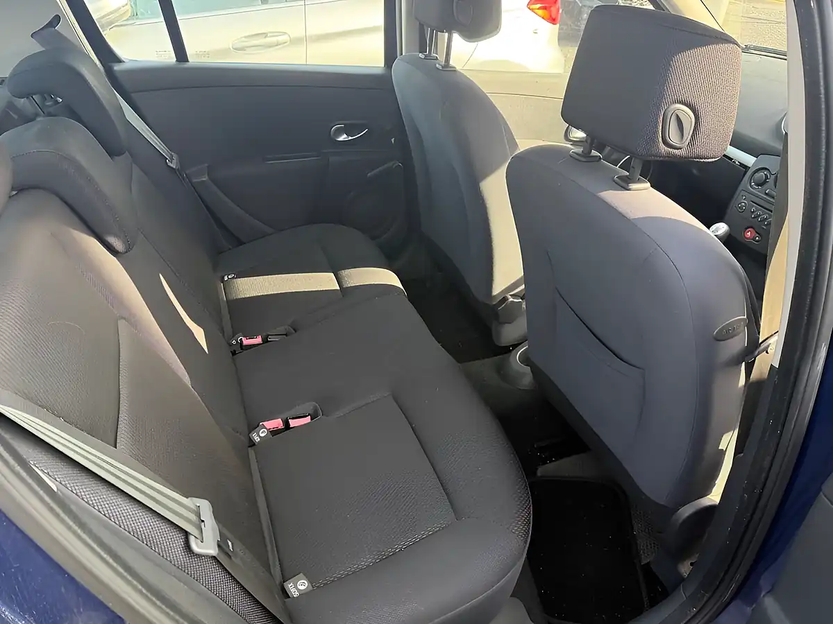 Used 2006 Renault Clio Dynamique Blue - Interior and Exterior details 10