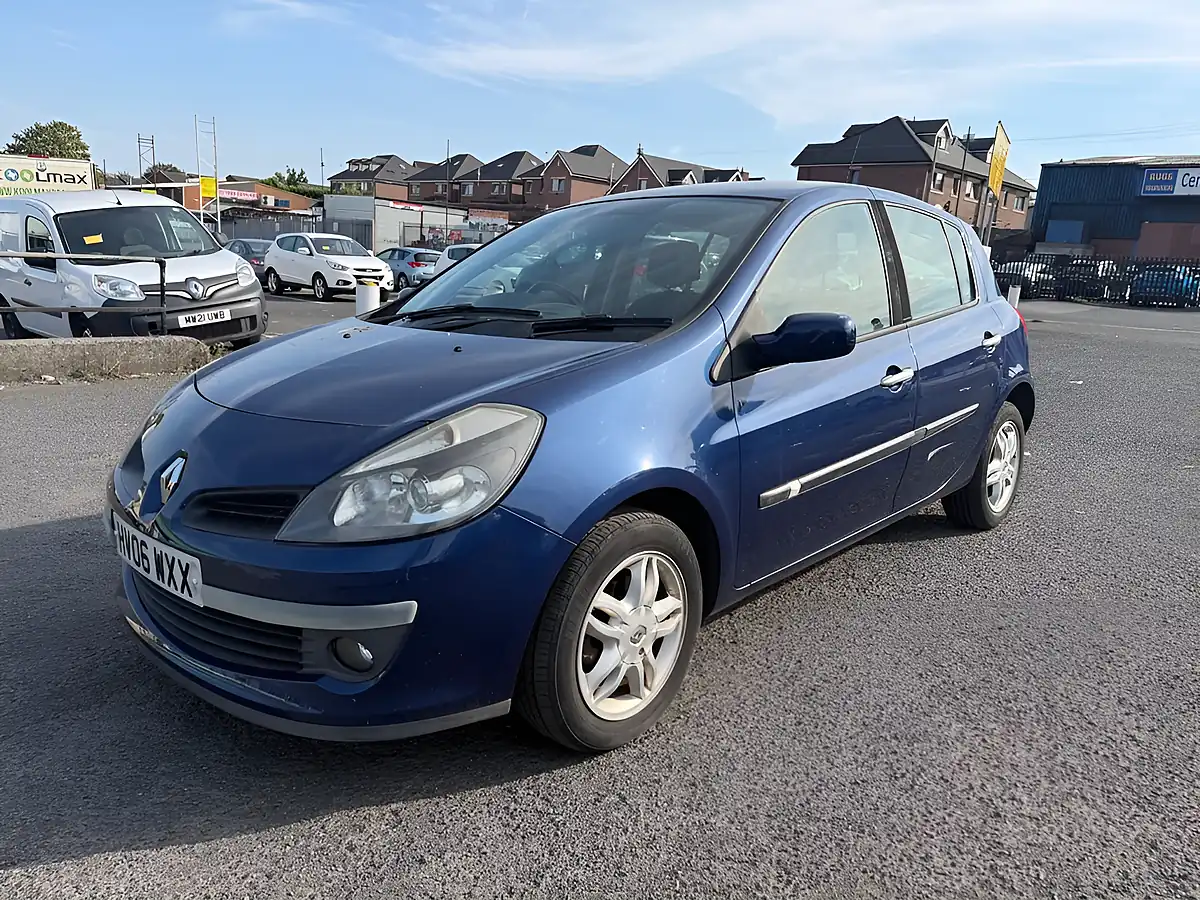 Used 2006 Renault Clio Dynamique Blue - Interior and Exterior details 14