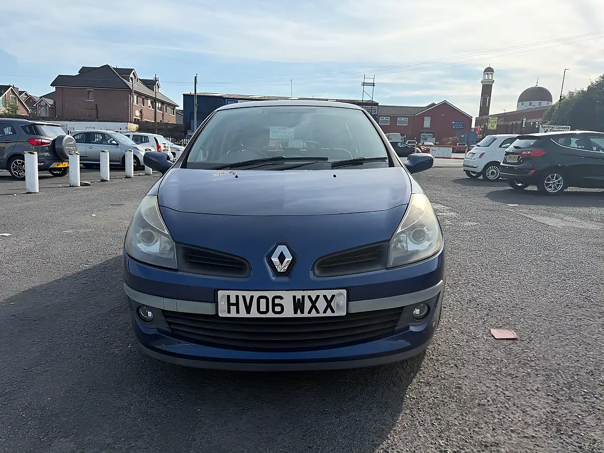 Used 2006 Renault Clio Dynamique Blue - Interior and Exterior details 3