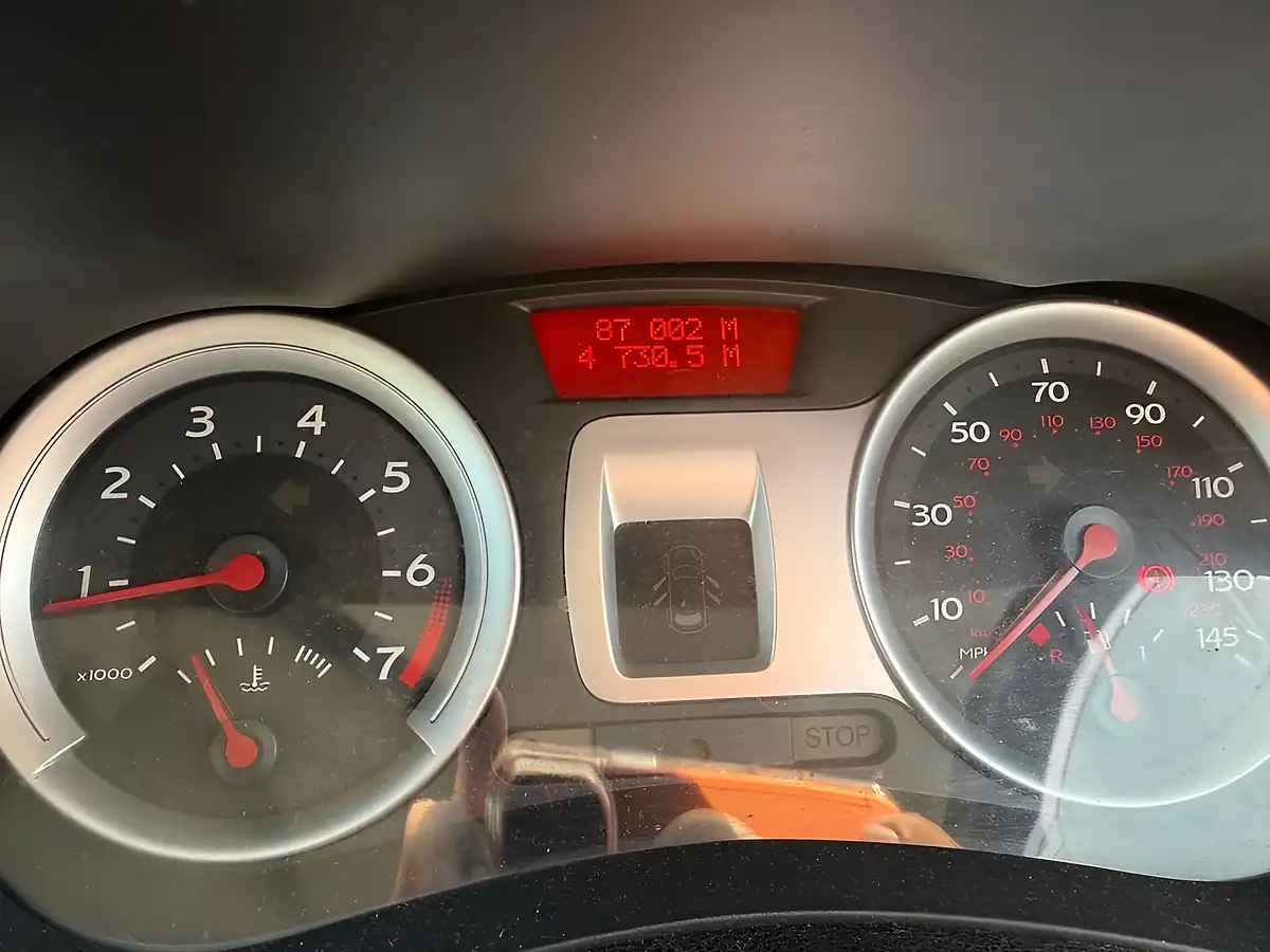 Used 2006 Renault Clio Dynamique Blue - Interior and Exterior details 4