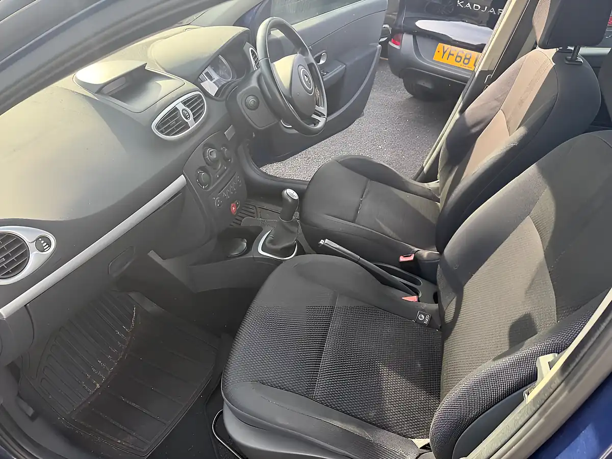 Used 2006 Renault Clio Dynamique Blue - Interior and Exterior details 8