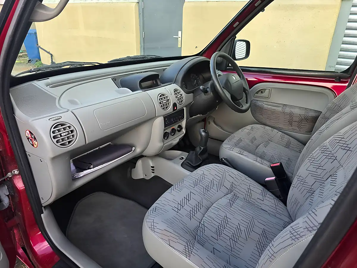 Used 2006 Renault Kangoo Expression Red - Interior and Exterior details 18