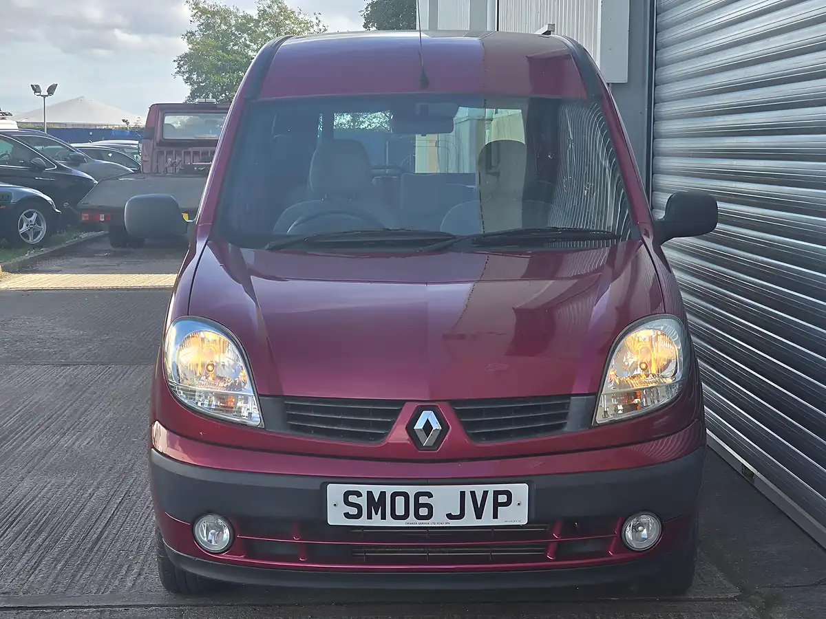 Used 2006 Renault Kangoo Expression Red - Interior and Exterior details 2