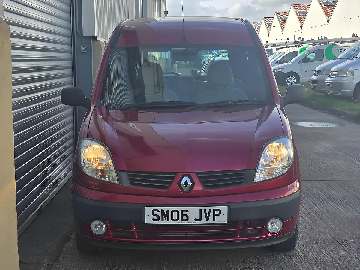 Used 2006 Renault Kangoo Expression Red - Interior and Exterior details 5