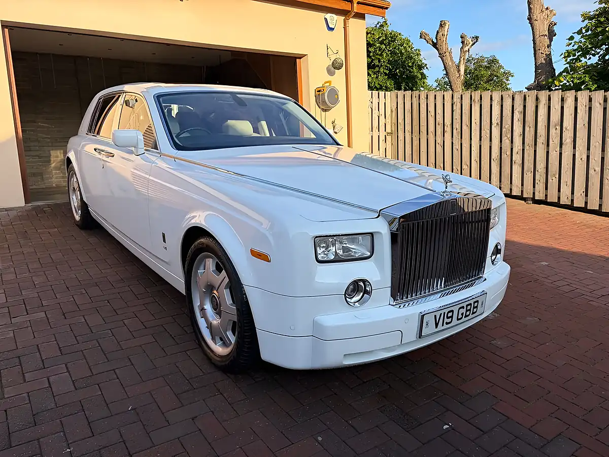 Used 2006 Rolls-Royce Phantom White - Front View
