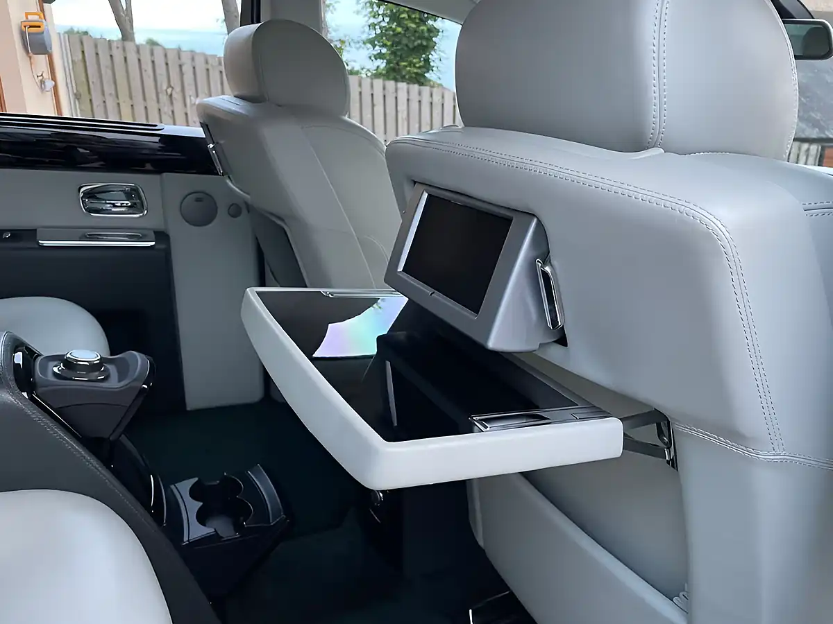 Used 2006 Rolls-Royce Phantom White - Interior and Exterior details 12
