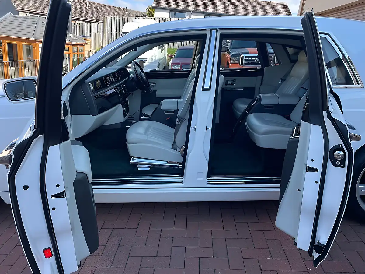 Used 2006 Rolls-Royce Phantom White - Interior and Exterior details 6