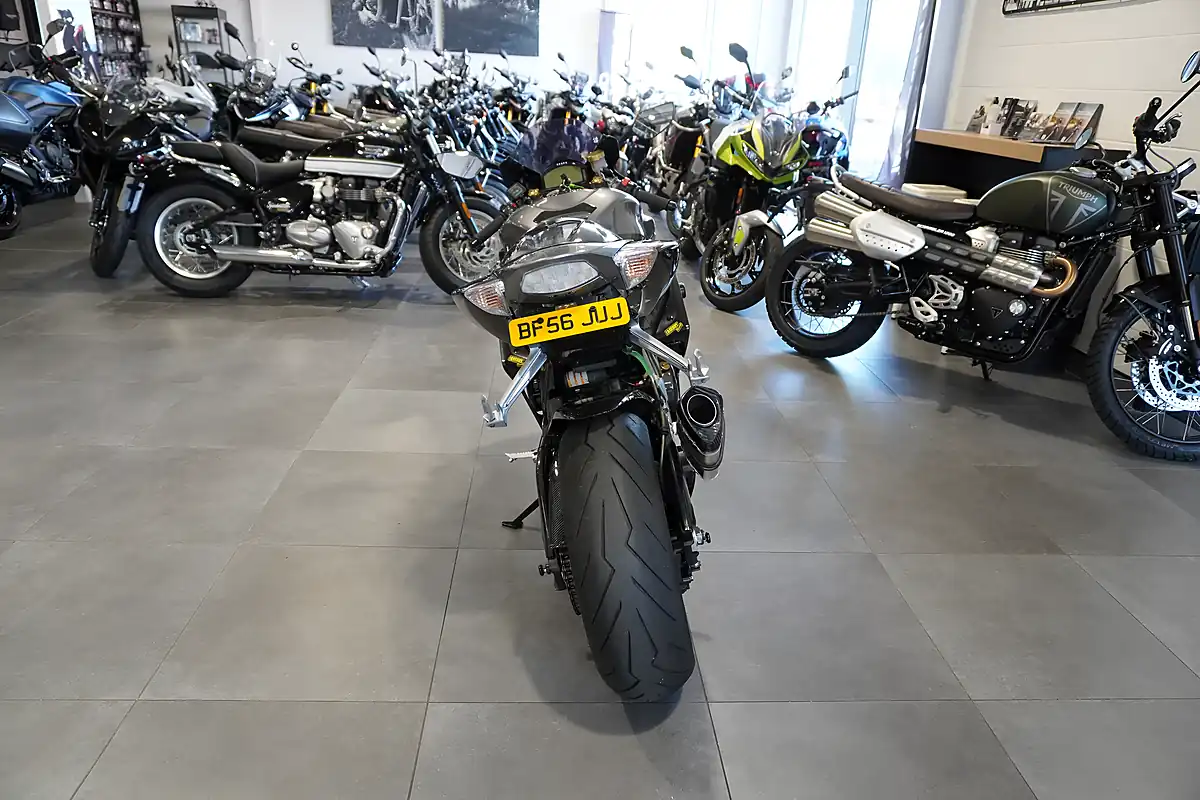 Used 2006 Suzuki GSX-R1000 K6 Grey Metallic - Interior and Exterior details 4