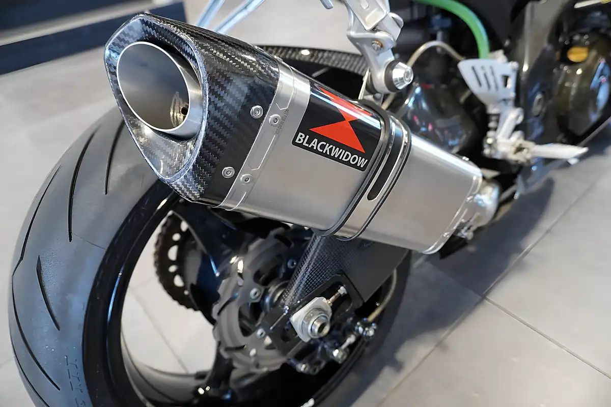 Used 2006 Suzuki GSX-R1000 K6 Grey Metallic - Interior and Exterior details 9