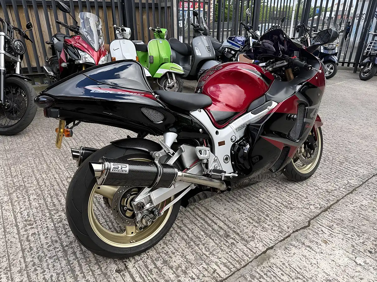 Used 2006 Suzuki GSX1300R Hayabusa 1300 Black - Interior and Exterior details 3
