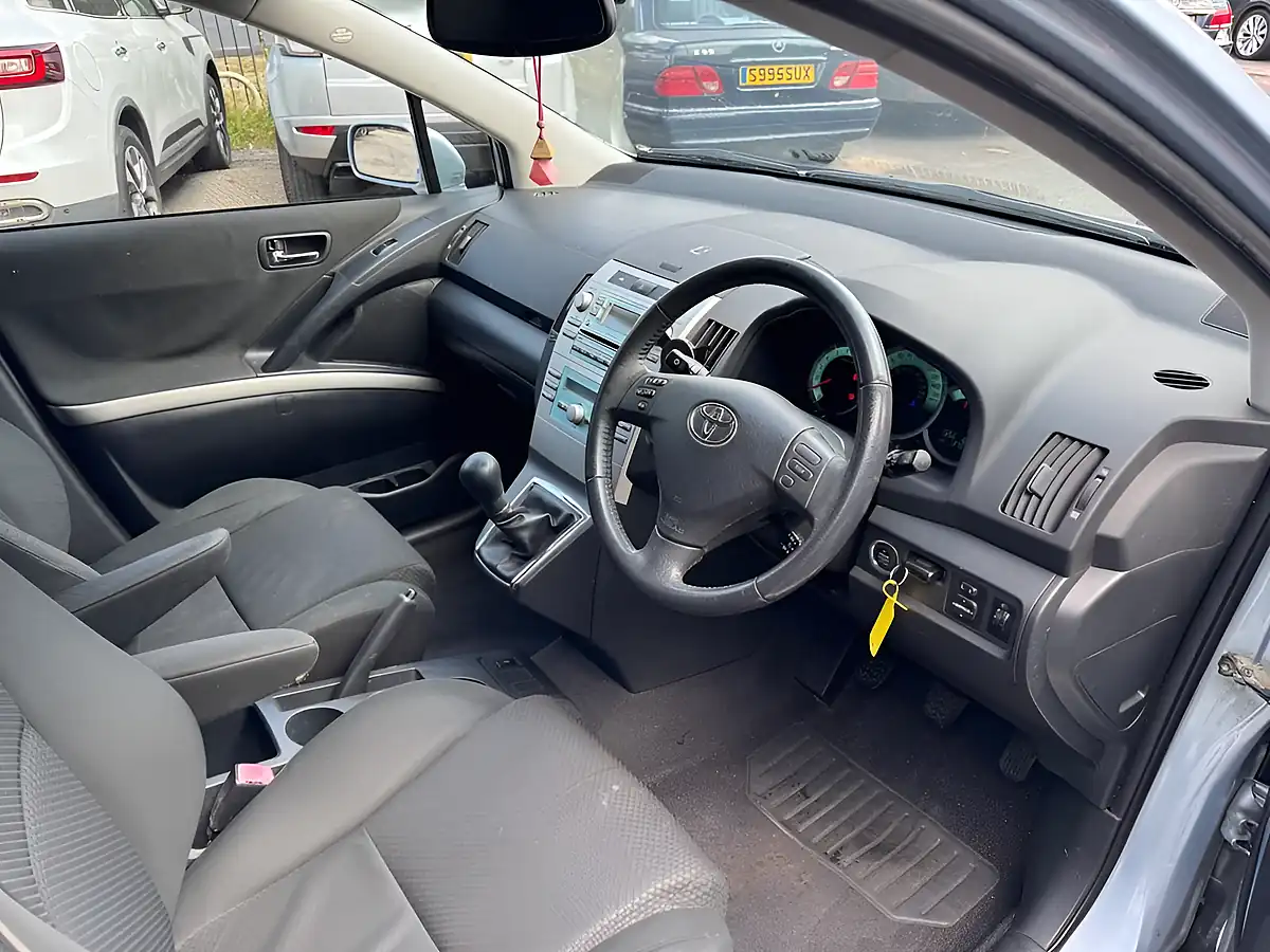 Used 2006 Toyota Corolla Verso T Spirit Blue - Interior and Exterior details 9