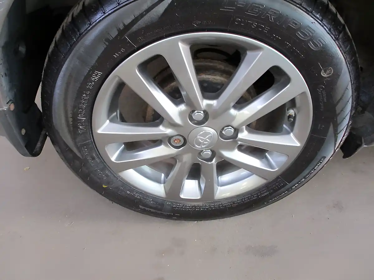 Used 2006 Toyota Yaris Icon Bronze - Interior and Exterior details 11