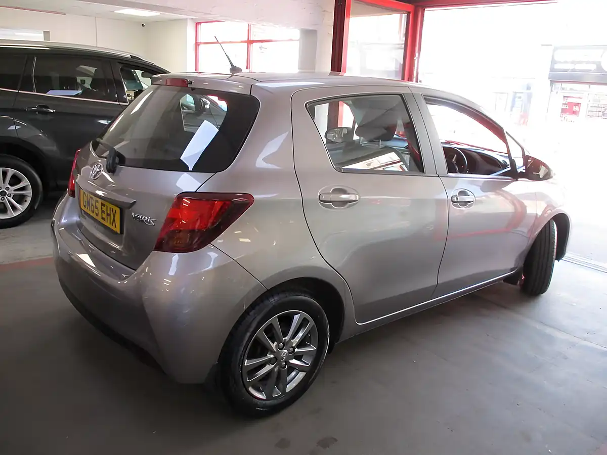 Used 2006 Toyota Yaris Icon Bronze - Interior and Exterior details 2