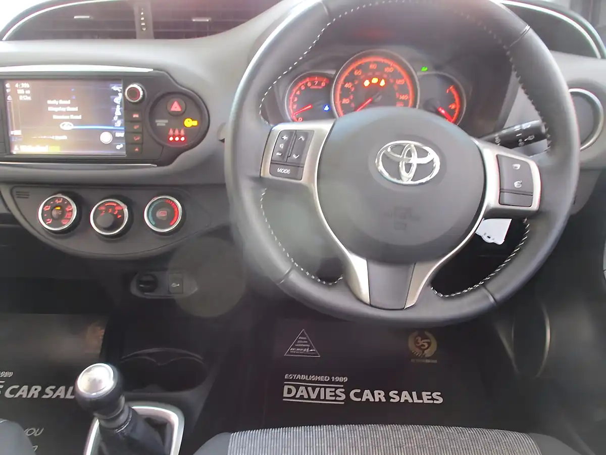 Used 2006 Toyota Yaris Icon Bronze - Interior and Exterior details 5