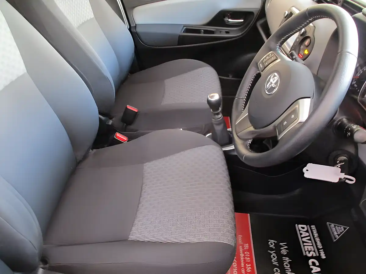 Used 2006 Toyota Yaris Icon Bronze - Interior and Exterior details 8