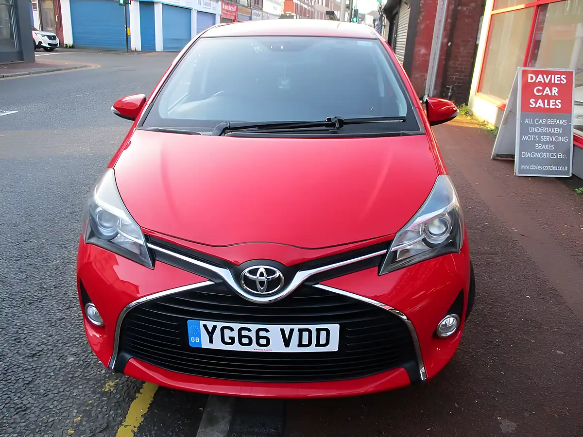Used 2006 Toyota Yaris Icon Red - Interior and Exterior details 12