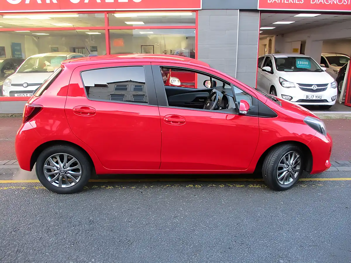 Used 2006 Toyota Yaris Icon Red - Interior and Exterior details 13