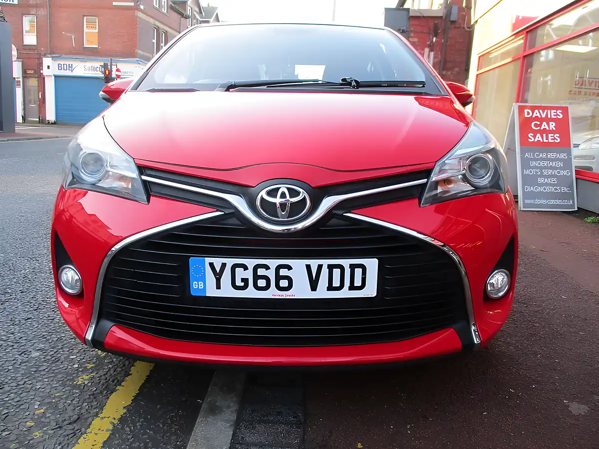 Used 2006 Toyota Yaris Icon Red - Interior and Exterior details 14
