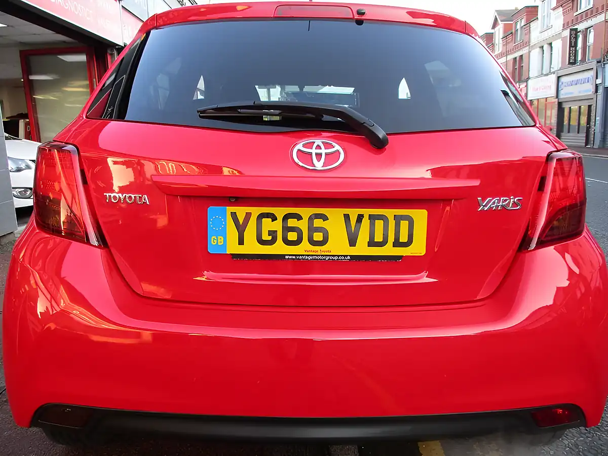 Used 2006 Toyota Yaris Icon Red - Interior and Exterior details 15