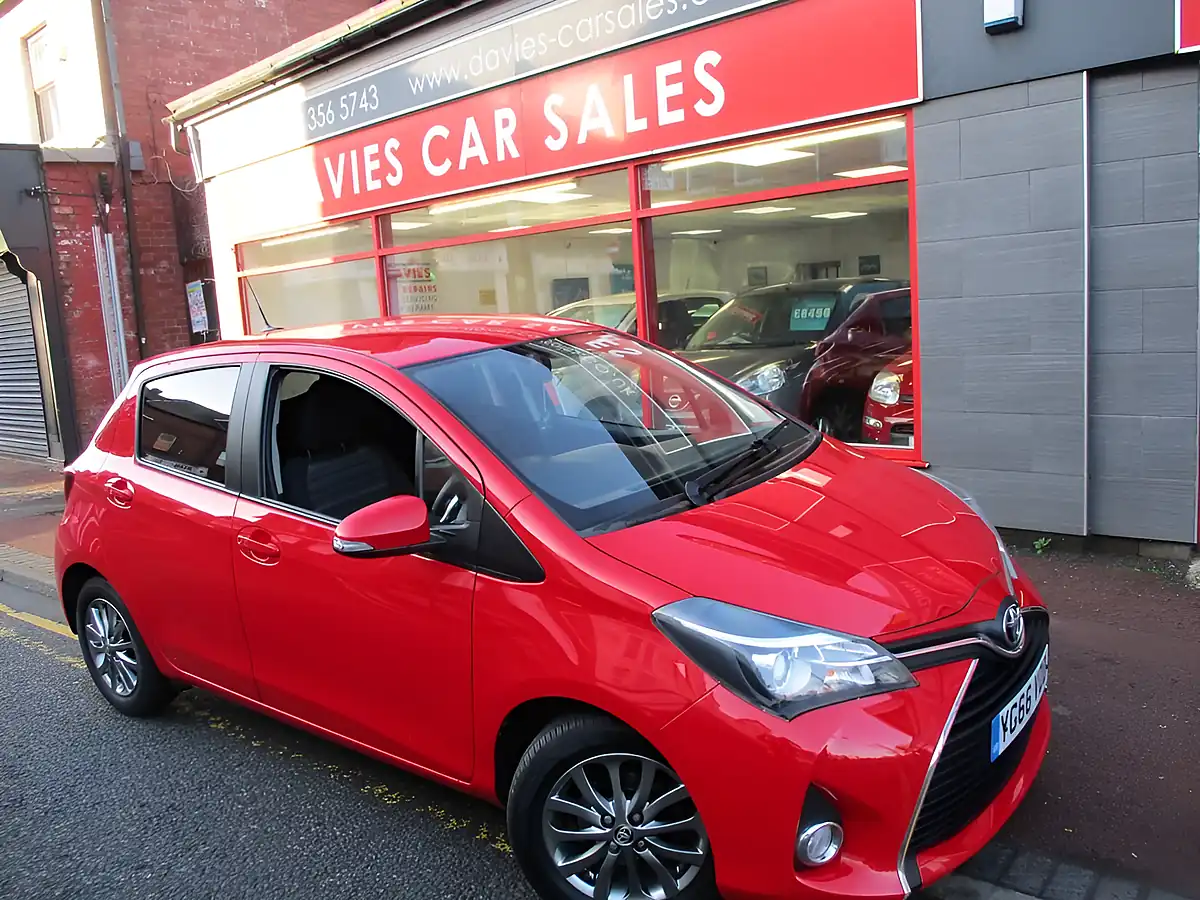 Used 2006 Toyota Yaris Icon Red - Interior and Exterior details 17