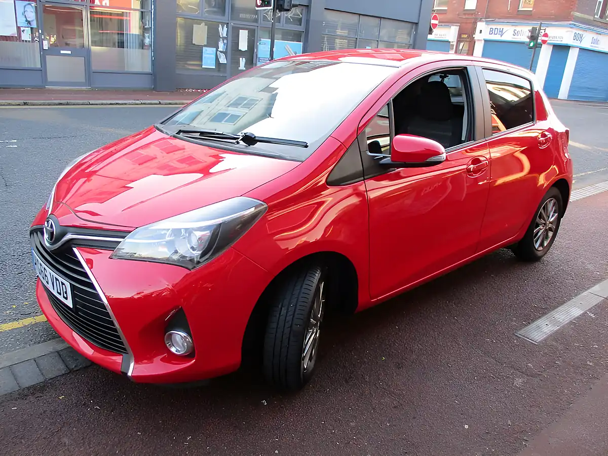 Used 2006 Toyota Yaris Icon Red - Interior and Exterior details 3