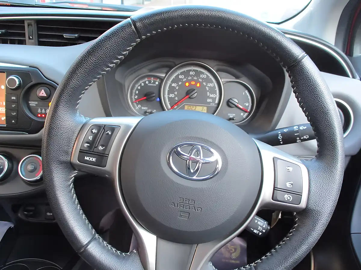 Used 2006 Toyota Yaris Icon Red - Interior and Exterior details 6
